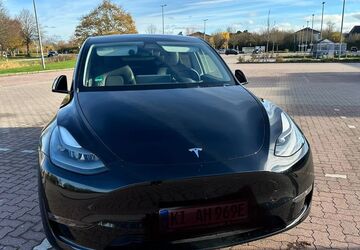 Tesla Model Y 65.000 km 32.500 &euro; Kiel 24105