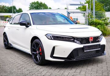Honda Civic 2.999 km 48.990 &euro; Neumünster 24536