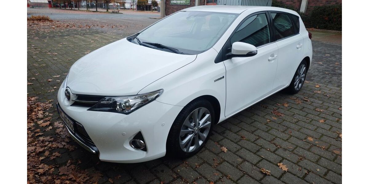 Toyota Auris 113.500 km 11.900 &euro; Neumünster 24539