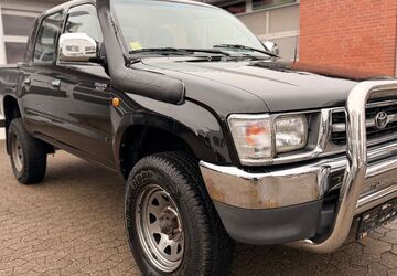 Toyota Hilux 327.000 km 16.800 &euro; Kiel 24146