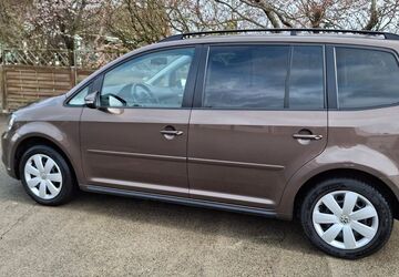 VW Touran 197.283 km 9.999 &euro; Wisch 24217
