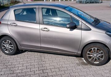 Toyota Yaris 85.200 km 7.500 &euro; Neumünster 24537
