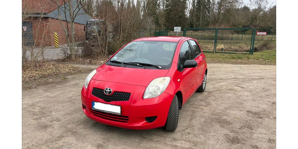 Toyota Yaris 182.000 km 2.399 &euro; Preetz 24211